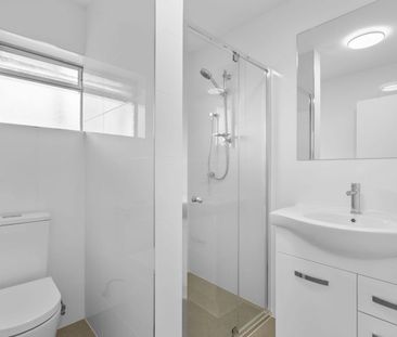 Spacious & Low-Maintenance Living in the Heart of Coorparoo - Photo 5