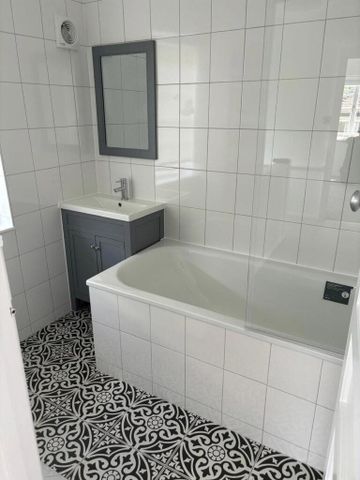 4 bedroom semi-detached house to rent - Photo 4