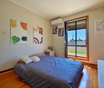 SPACIOUS FAMILY HOME - Photo 3