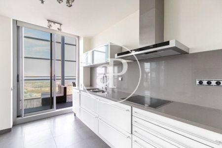 3 bedroom luxury penthouse for rent in Barcelona, Catalonia - Photo 2