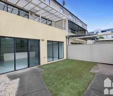 Spacious Family Home With Three Living Zones! - Photo 4