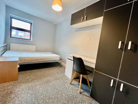 3 bedroom flat to rent - Photo 3