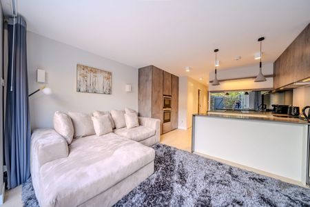 1 Bed Flat, Bartle Road, W11 - Photo 3