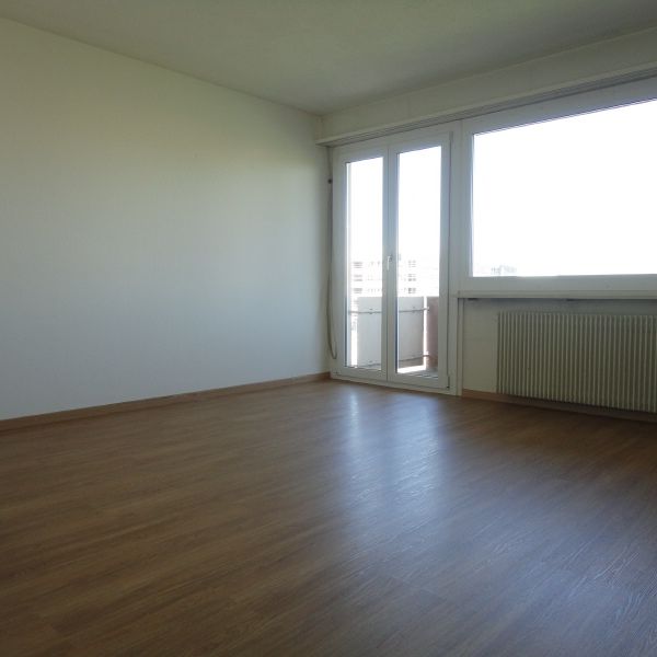 Kurzer Arbeitsweg? Wohnung neben Emmen-Center - Photo 1