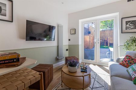 1 bedroom in a house share to rent - Photo 2