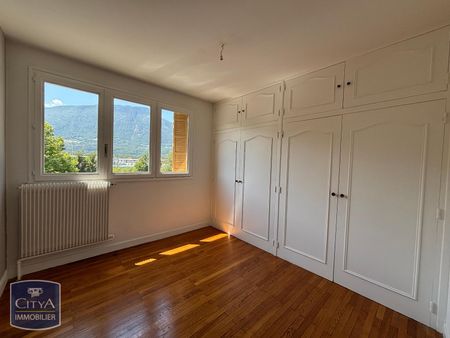 Location Appartement 3 pièces 69m² ST EGREVE 38120 - Photo 2