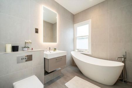 4 bedroom terraced house to rent - Photo 5