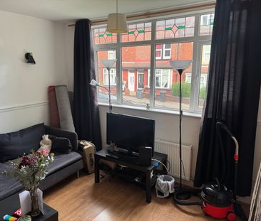 2 Bed Flat, The Village Street, LS4 - Photo 2