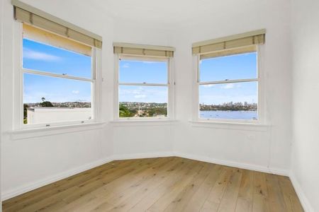 Art Deco Charm and Stunning Harbour Views - Photo 2