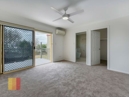 NEWLY RENOVATED 2 BEDROOM TOWNHOUSE - AIR CONDITIONED - Photo 5