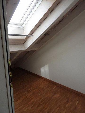 Schöne 4.5-Z'Wohnung mit grossem Balkon auf zwei Etagen - Foto 2