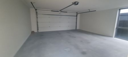 Modern & Stylish Home in Lockerbie Estate - Photo 2