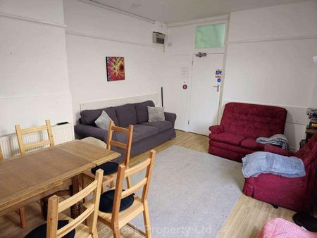 Students - Huge Rooms Available! York Road, Southend On Sea, SS1 - Photo 2