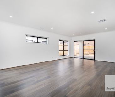 Modern Family Living with Space & Comfort - Photo 1