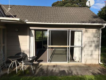 Sunny 2 bedroom home in One Tree Hill - Photo 4