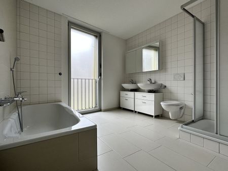 Moderne 3.5-Zimmerwohnung an zentraler Lage - Photo 4