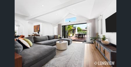 Tranquil Poolside Oasis Close to Park and Beach - Photo 3