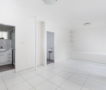 2/6 Oswald Street, Darling Point NSW 2027 - Apartment For Rent | Do... - Photo 2