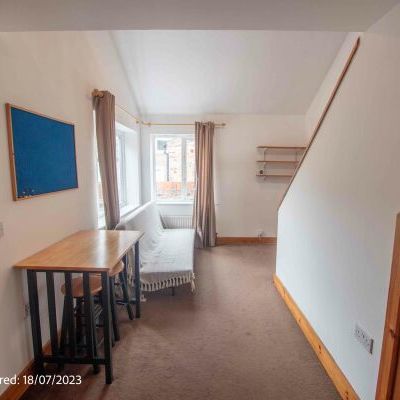 136 Flat C Lawrence Street - Photo 1
