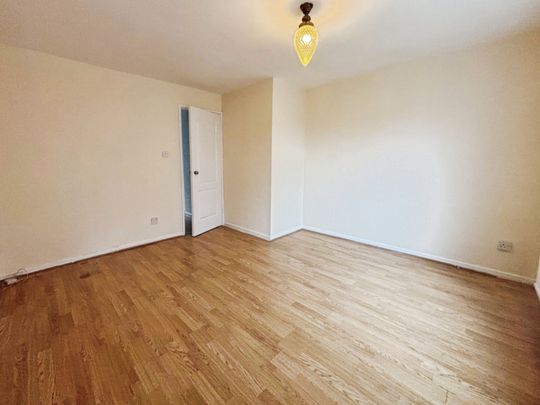 2 bedroom House To Let Total Size: 851 SQ FT - Photo 1