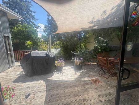 Charming 3BR Eden Terrace Home - Photo 4