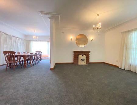 356 Kingsgrove Rd, Kingsgrove NSW 2208 - House For Rent | Domain - Photo 5