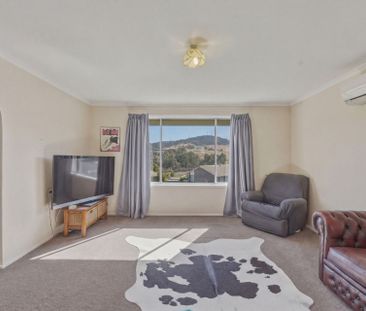 Spacious Family Home in Herdsmans Cove, Hobart - Photo 1