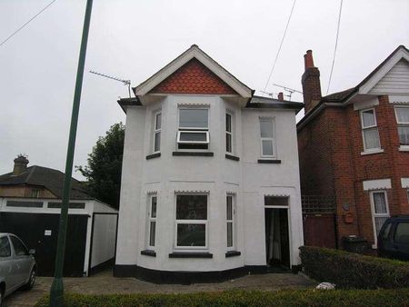 Bedroom Detached House In Charminster, BH8 - Photo 4