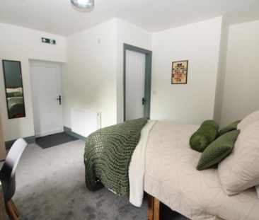 1 bedroom in a house share to rent - Photo 4