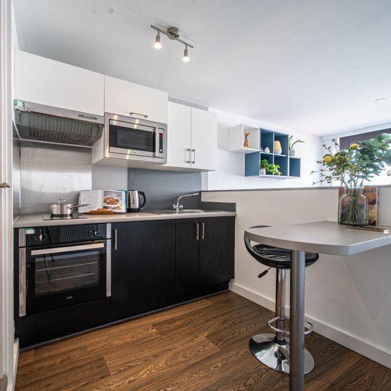 Armada House, Spacious Studio, Plymouth - Photo 1