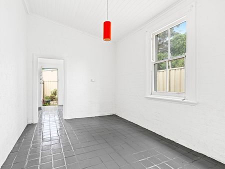 Charming 2 Bedroom Terrace - Photo 5