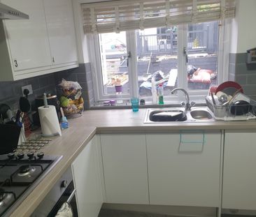 Room in a Shared House, Whitehawk Road, BN2 - Photo 2