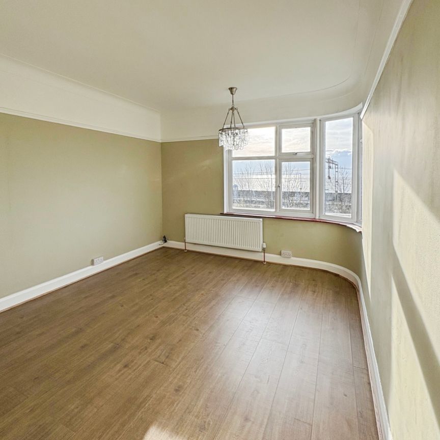 Undercliff Gardens, Leigh-On-Sea - Photo 1