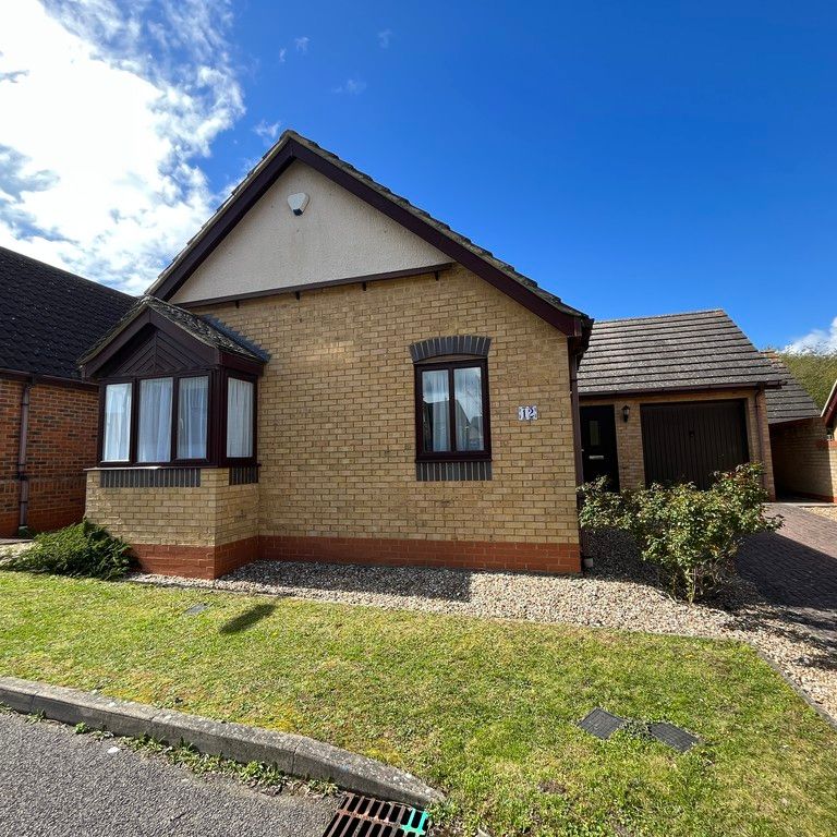 Corvus Close, Royston - Photo 1