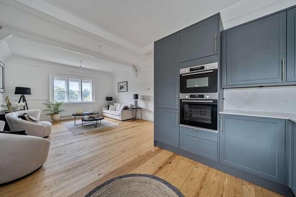 Oakley Gardens, Redhill, RH1 - Photo 1