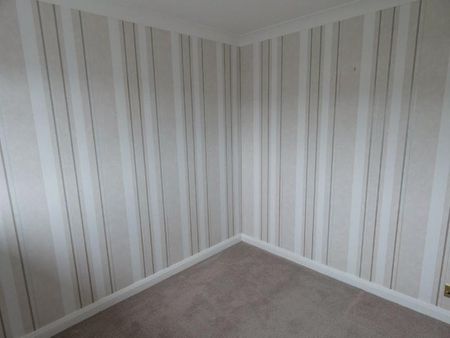 3 bedroom end of terrace house to rent - Photo 3