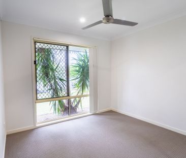 Lovely Family Home In Central Coomera - Photo 6