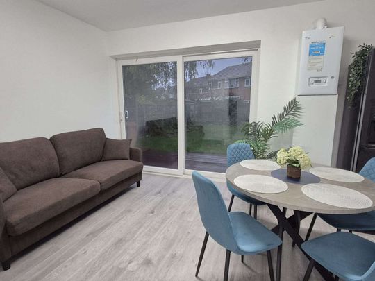 Bell Close Room 2 - Photo 1