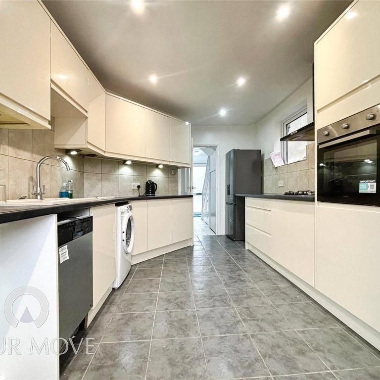 3 bedroom semi-detached house to rent - Photo 1