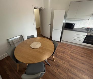 1 bedroom in a flat share to rent - Photo 1
