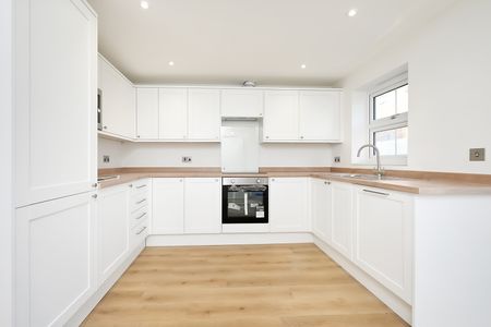 Osborne Road, Farnborough, Farnborough, GU14 - Photo 3