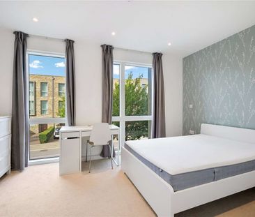 Welcome to this beautifully presented three-bedroom townhouse, idea... - Photo 3