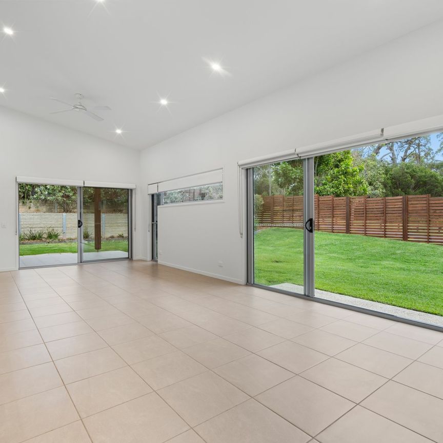 4 Bedroom Home with 3 Living Area's - Photo 1