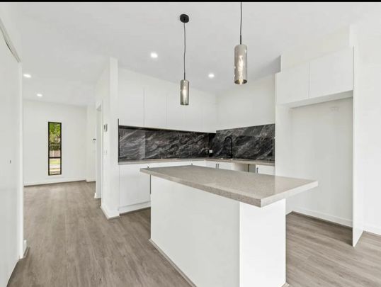 1/7 Young Road, HALLAM VIC - Photo 1