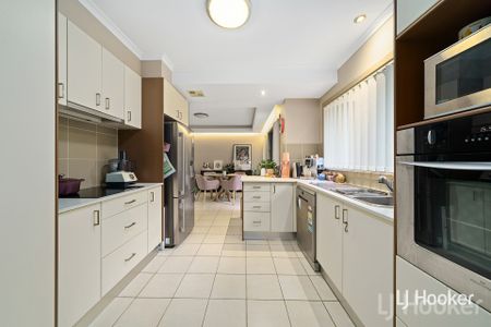 Impressive 3 Bedroom Ensuite Townhouse with Double Garage - Photo 3