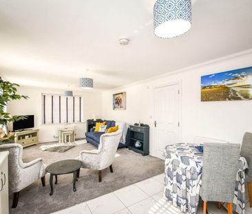 Curlew Close - Photo 2