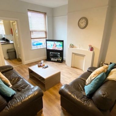 Amazing Top Quality Three Bed Student House - Photo 1