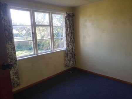 Three bedroom home in handy location - Photo 5