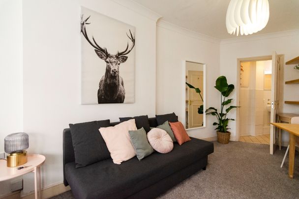Studio Flat, Holland Park Gardens, W14 - Photo 1