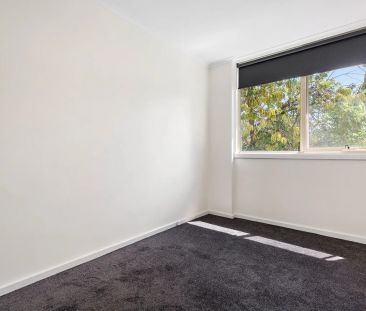 Bright & Private One-Bedroom Apartment in Prime South Yarra Location! - Photo 2